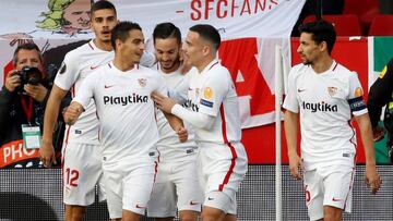 GRAFAND3415. SEVILLA, 20/02/2019.- Wissam Ben Yedder (c) del Sevilla, celebra con sus compa&ntilde;eros el 1-0 ante el Lazio en el partido de vuelta de dieciseisavos de final de la Liga Europa que los dos equipos juegan hoy en el estadio S&aacute;nchez Pi