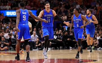 El turco aterrizó renovó con los Thunder tras su primera temporada en Oklahoma City: cuatro años y 70 millones. En su cuarto año en esta franquicia recibirá 17,8 millones.