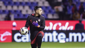 Camilo Vargas of Atlas during the 4th round match between Puebla and Atlas as part of the Liga BBVA MX, Torneo Apertura 2024 at Cuauhtemoc Stadium on July 19, 2024 in Puebla, Puebla, Mexico.