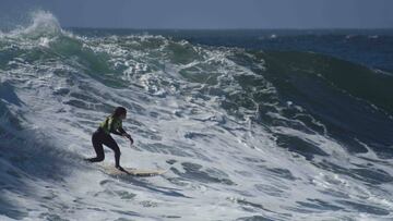 Grandes olas y espectacular show de surf femenino en Punta de Lobos
