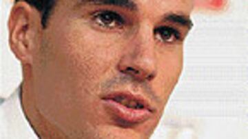 <B>POLI.</B> Jugar en Sevilla sería hacerlo en casa para mí, pero no para la afición...