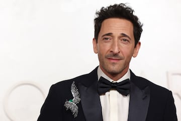 Adrien Brody posa en la alfombra roja del Dolby Theatre.