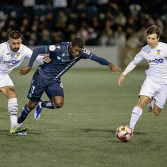 Carlos Fernández derriba el muro del Buñol