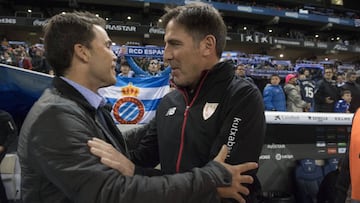 Berizzo saluda a Rubi antes del partido