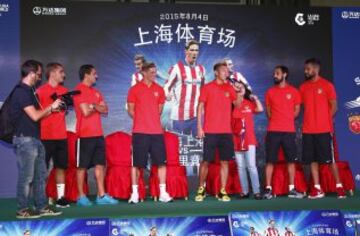 Choi Sung Keun habla para la afición.