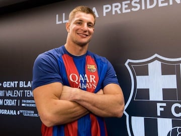 La NFL no se queda atrás, el tight end de los Patriots, Rob Gronkowski, fue recientemente a un partido del Barcelona.