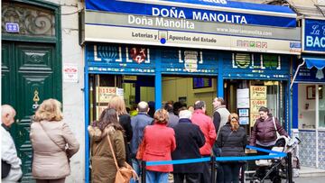 Loter¨ªa de Navidad 2021: colas en Do?a Manolita en pleno agosto