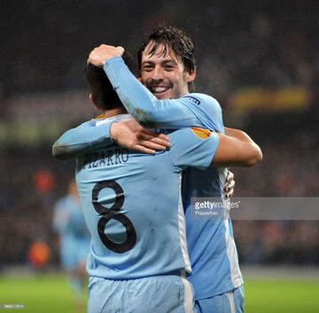 El 'Chino' hoy es el capitán del City. El español lo felicita en esta foto tras un tanto. 