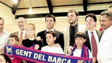 <B>LAPORTA, EN EL RAVAL</B>. El presidente del Barcelona dejó ayer por un momento sus reuniones al más alto nivel para firmar un convenio de colaboración con el Ayuntamiento.