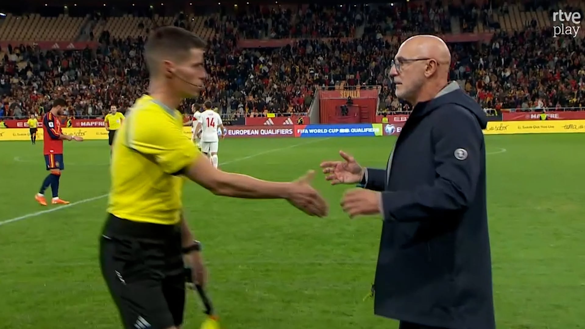 El desplante de Luis De la Fuente al linier según acabó el partido