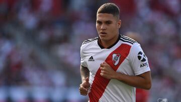 Juan Fernando Quintero durante el partido entre River Plate y San Mart&iacute;n de Tucum&aacute;n por Superliga Argentina.