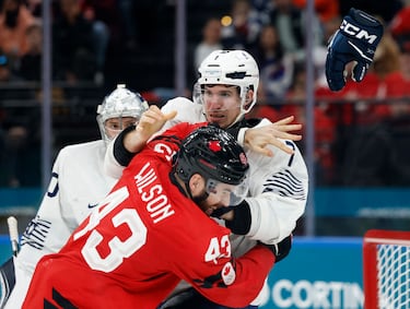 Wilson, jugador de los Washington Capitals y con reputación de tough guy, reaccionó tras el primer roce, fiel a su carácter. Sus compañeros justificaron su respuesta afirmando que “si te metes con nuestros gigantes, eso es lo que hace Willy”, en palabras de Drew Doughty, mientras que el portero Jordan Binnington señaló que “así es el hockey”.