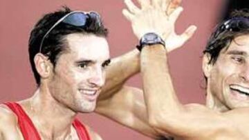 <b>GRAN COMIENZO. </b>España se estrenó en los Campeonatos Mundiales con dos medallas en la marcha. En la imagen, Paquillo Fernández y Juanma Molina celebran el éxito.