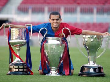 29/05/09 CELEBRACION DEL TRIPLETE DEL BARCELONA  FOTO OFICIAL COPA DEL REY LIGA 2009 CHAMPIONS LEAGUE 
 DANI ALVES