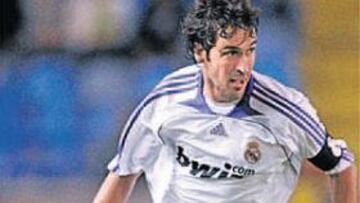 <b>UN FIJO. </b>Schuster apostará por Raúl como titular para el derbi.