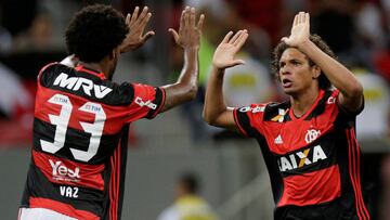Football Soccer - Brazil's Flamengo v Brazil's Vasco da Gama - Carioca Championship - Mane Garrincha stadium, Brasilia, Brazil - 26/3/17 - Brazil's Flamengo Willian Arao (R) celebrates with teammate Vaz. REUTERS/Ueslei Marcelino