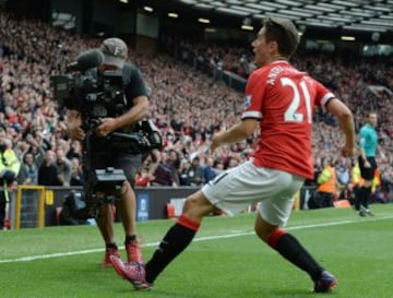Ander Herrera celebra el primer gol de Manchester United.