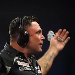 A Gerwyn Price no le salvan ni las orejeras en el Mundial de Dardos