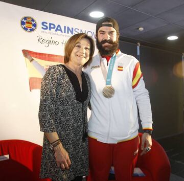 Blanca Fernández Ochoa, con Regino Hernández en el COE.