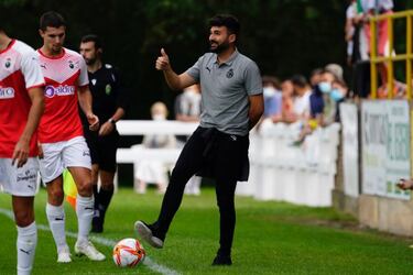 Amable tarde de fútbol en Sarón