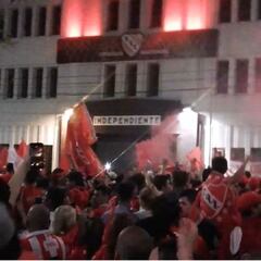 Los graves incidentes que remecen a Independiente: hubo hasta balas