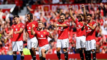 Soccer Football - Friendly - Manchester United v Fiorentina - Old Trafford, Manchester, Britain - August 9, 2025 Manchester United players react during the penalty shoot-out Action Images via Reuters/Andrew Boyers