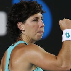 Carla Suárez sigue y Wozniacki logra remontar en el tercer set