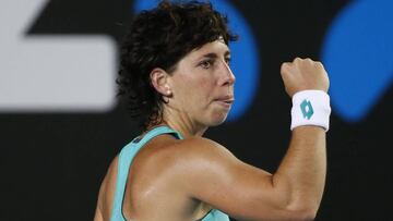 Carla Su&aacute;rez celebra su victoria ante la h&uacute;ngara Timea Babos en segunda ronda del Open de Australia.