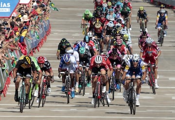 Trentin gana al sprint la cuarta etapa. 