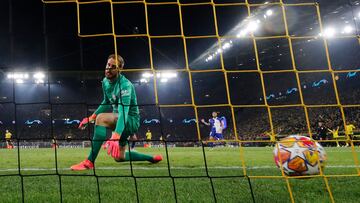 Soccer Football - Champions League - Quarter Final - Second Leg - Borussia Dortmund v Atletico Madrid - Signal Iduna Park, Dortmund, Germany - April 16, 2024  Atletico Madrid's Jan Oblak reacts after Borussia Dortmund's Niclas Fullkrug scores their third goal REUTERS/Thilo Schmuelgen