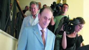 Lopera: "Sigo esperando que llegue alguien con dinero para comprarme el Betis"