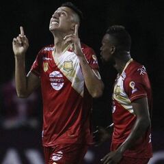 Mauricio Gómez marca ante dos grandes del continente