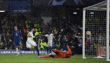 0-1. Karim Benzema marca el primer gol.