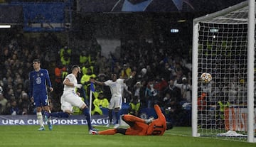 0-1. Karim Benzema marca el primer gol.