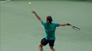 El lanzamiento de la bola determina tu servicio en el tenis