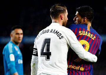 Ramos and Suárez engage in a full and frank discussion during Wednesday night's Copa del Rey clash.