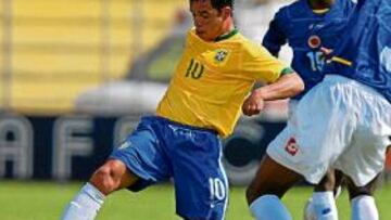 <b>INTERNACIONAL. </b>El jovencísmo Lulinha, en la foto durante un partido del Suramericano Sub-20 que ganó con Brasil, es el líder del Corinthians junto a Marcelinho.