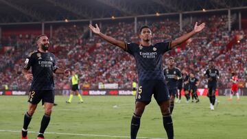 Bellingham celebra el segundo de los dos goles que marcó en el Almería-Real Madrid de la segunda jornada de LaLiga EA Sports.