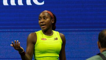 Coco Gauff reacciona durante la interrupción de su partido ante Karolina Muchova en las semifinales del US Open.