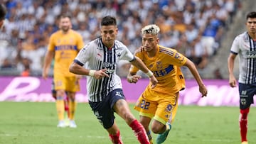 Jugadores de Tigres y Monterrey durante una edición del Clásico Regio.