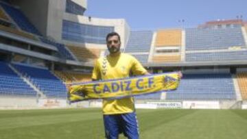 Dani Güiza en su presentación con el Cádiz.