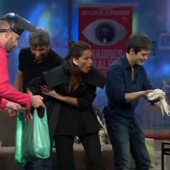 En La Resistencia hacen 'El juego del calamar' y a la invitada le da una arcada