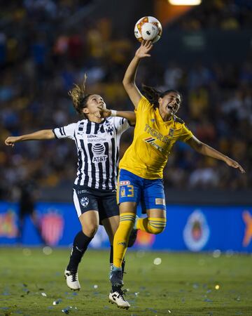El Clásico Regio entre las Felinas de Tigres y las Rayadas de Monterrey regaló un emocionante empate a 2, con remontada, penal incluido y marca de asistencia con más de 37,500 asistentes.