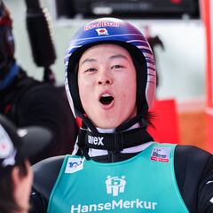 Kobayashi gana pero no arrebata el liderato a Kraft