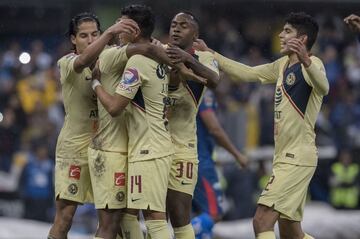 América ganó, goleó y gustó. Los dirigidos por Miguel Herrera mostraron su mejor versión de lo que va del torneo, ante uno de los rivales más fuertes, Rayados. Los regios llegaban con paso perfecto, pero fueron evidenciados por goleada de 3-0 en el Azteca.