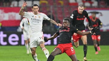 Benfica's Argentine midfielder #11 Angel Di Maria (L) and Salzburg's French midfielder #27 Lucas Gourna-Douath vie for the ball during the UEFA Champions League group D football match between FC Salzburg and SL Benfica in Salzburg, Austria, on December 12, 2023. (Photo by KERSTIN JOENSSON / AFP)