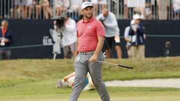 Jon Rahm celebra un golpe durante la jornada final del U.S. Open en el Torrey Pines Golf Course de San Diego, California.