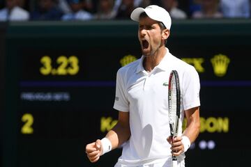 Novak Djokovic celebra su segundo set.