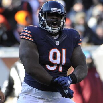 3-4 Defensive Tackle  Chicago Bears 42 millones de dólares hasta 2023