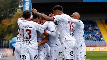 Futbol, Huachipato vs Deportes la Serena.
Fecha 7, campeonato Nacional 2022.
El jugador de Deportes la Serena Richard Paredes,  centro, celebra con sus companeros su gol contra Huachipato durante el partido de primera division disputado en el estadio CAP de Talcahuano, Chile.
20/03/2022
Pablo Hidalgo/Photosport

Football, Huachipato vs Deportes La Serena.
Date 7, National Championship 2022.
Deportes la Serena's player Richard Paredes,  center, celebrates with teammates after scoring against Huachipato during the first division match held at the CAP stadium in Talcahuano, Chile.
03/20 /2022
Pablo Hidalgo/Photosport